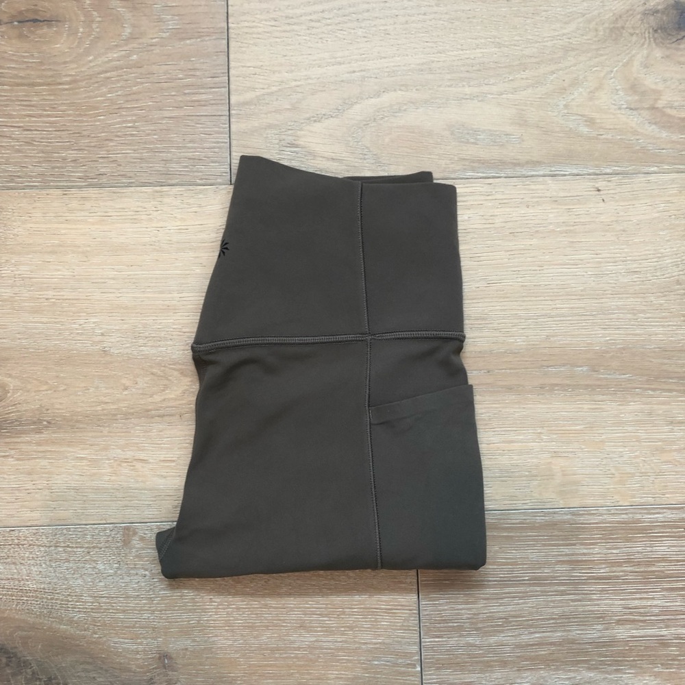 Athleta Salutation Stash Pocket II 7/8 Tight Size Small